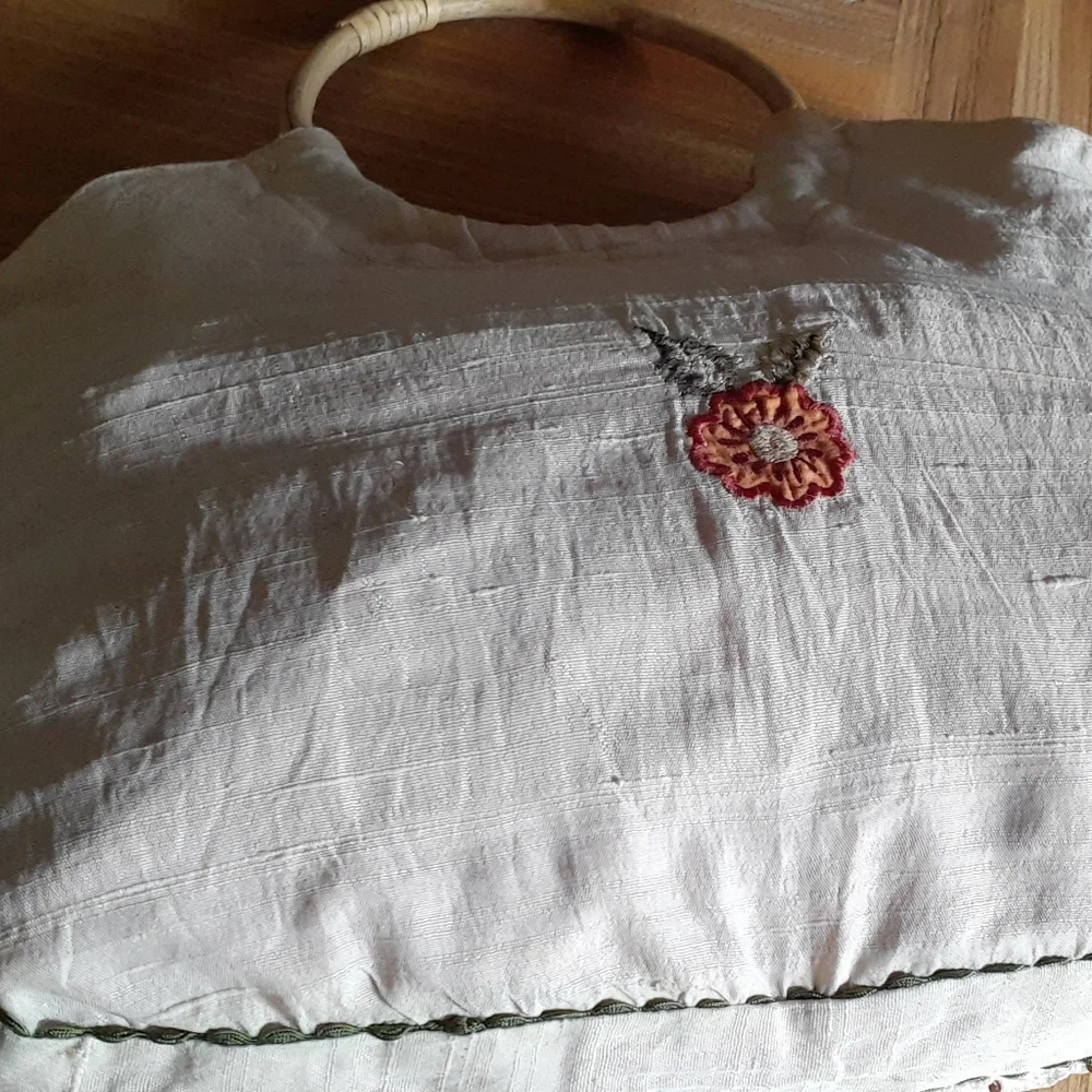 Vintage Cane Handle Hand Bag with front & rear embroidery detailing - Picture 6 of 11